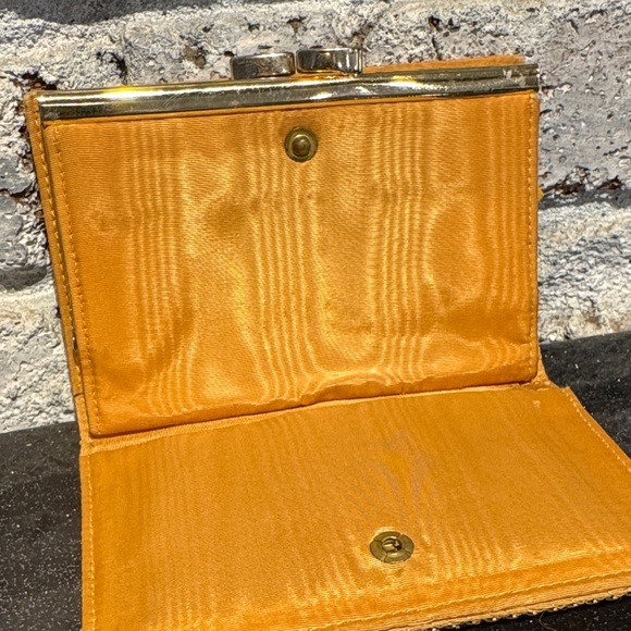Vintage Gold Mesh Wallet - Picture 3 of 12